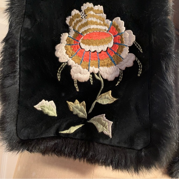 Natori suede and fur flowers birds butterfly embroidered scarf - Picture 7 of 11